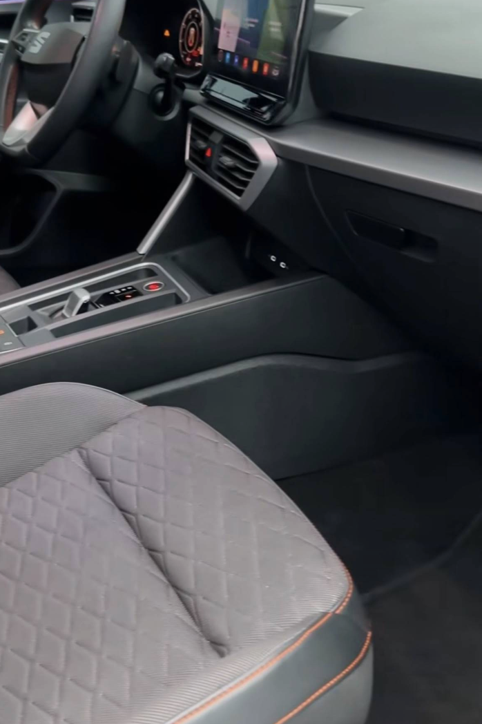 Premium Auto-Aufbereitung - frisch aufbereitetes Cockpit